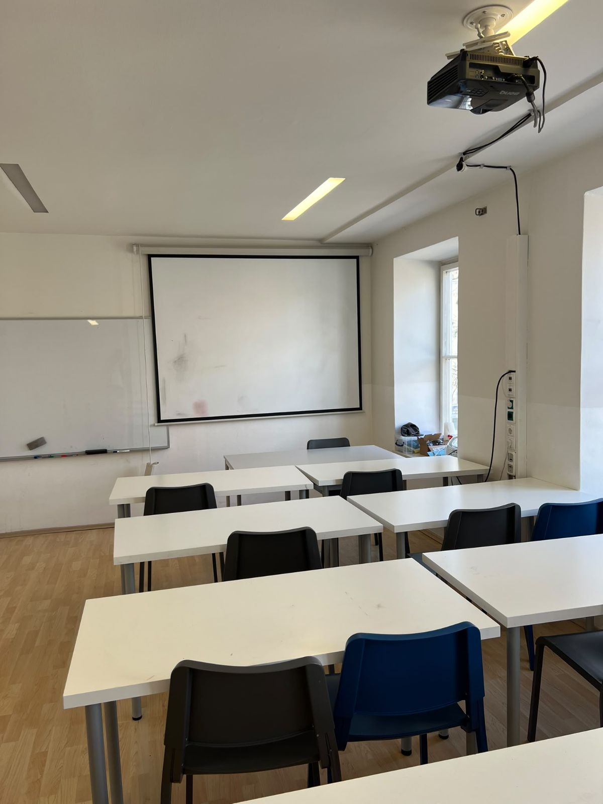 Unterrichtsraum mit Beamer bei GetReady am Jakominiplatz